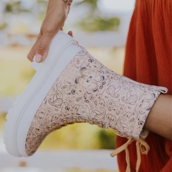 NWOT Free People jacquard print canvas lug sole lace-up "hiker" boots, EU 40 - Picture 6 of 16